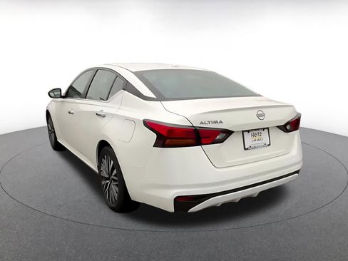 Used 2025 Nissan Altima 2.5 SV image 10