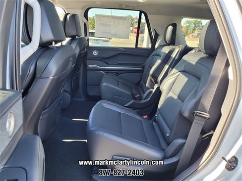 New 2025 Lincoln Navigator Reserve image 6