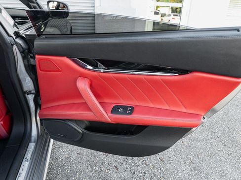 Used 2022 Maserati Quattroporte GT image 43