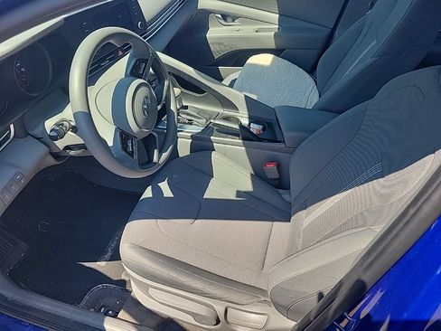 Used 2023 Hyundai Elantra SE FWD image 9