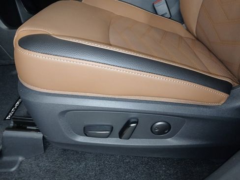 New 2025 Nissan Pathfinder Platinum w/ Lighting Package (N92) image 19