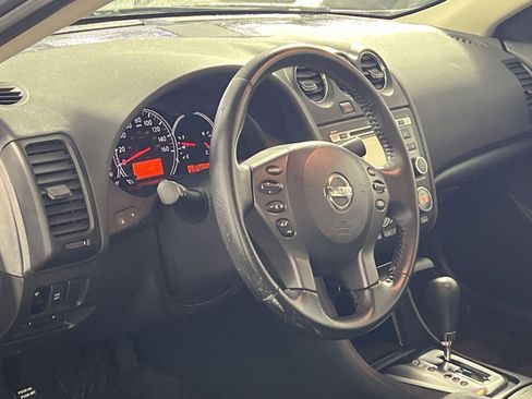 Used 2010 Nissan Altima 2.5 S w/ Premium Audio Pkg image 16