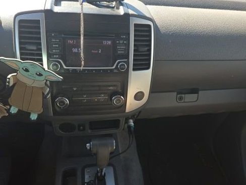 Used 2017 Nissan Frontier SV image 15