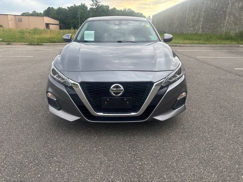 Used 2022 Nissan Altima 2.5 SV FWD image 2