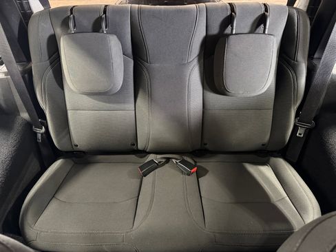 Used 2018 Jeep Wrangler Sport AWD/4WD image 36