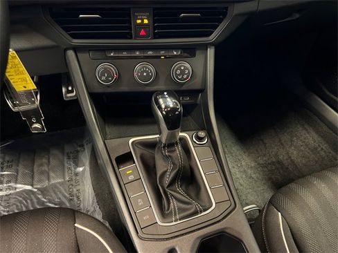 Certified 2024 Volkswagen Jetta Sport image 27