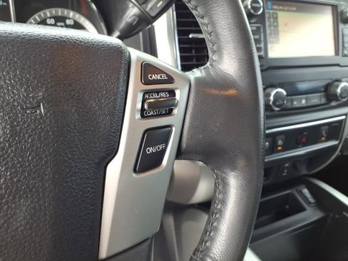 Used 2017 Nissan Titan SV image 10