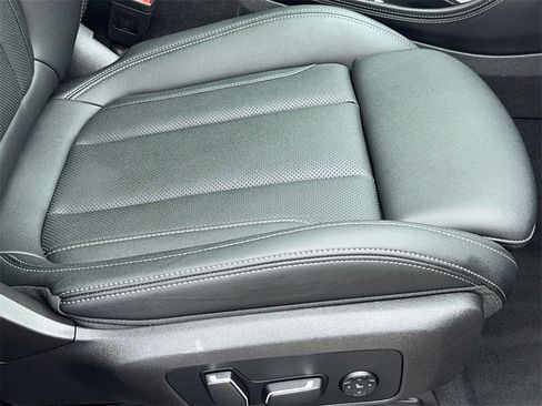 Used 2025 BMW X4 xDrive30i image 48