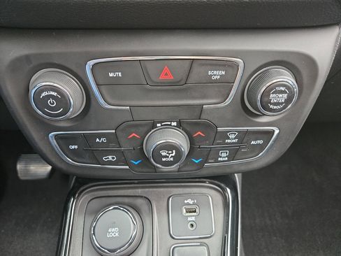 Used 2019 Jeep Compass Limited image 20