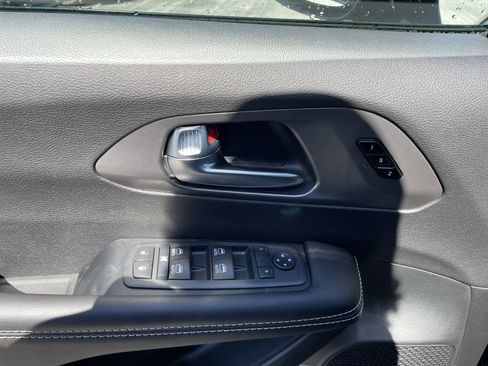 New 2026 Chrysler Pacifica Select image 9