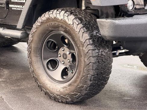 Used 2017 Jeep Wrangler Unlimited Sport w/ Connectivity Group AWD/4WD image 23