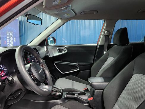 Used 2022 Kia Soul LX image 7