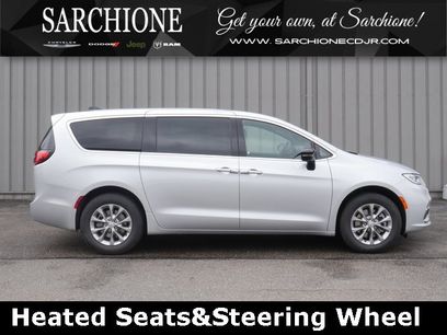 New 2026 Chrysler Pacifica Select