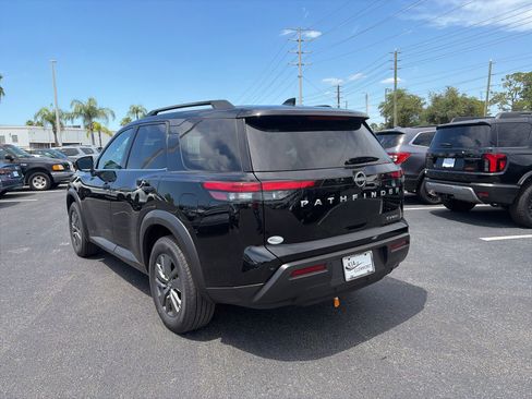 Used 2024 Nissan Pathfinder SV AWD/4WD image 5