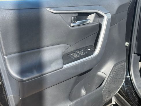 Used 2025 Toyota RAV4 XLE image 13