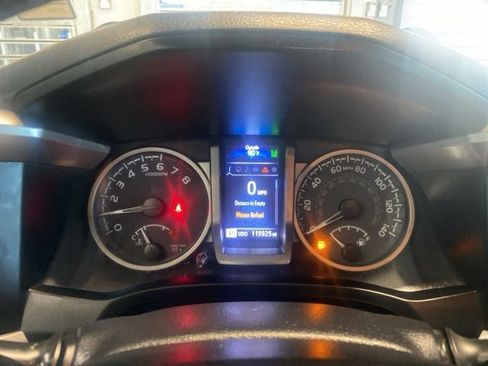 Used 2022 Toyota Tacoma SR5 RWD image 17