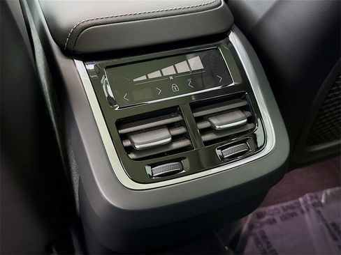 Certified 2023 Volvo XC60 B5 Ultimate w/ Protection Package Premier image 27