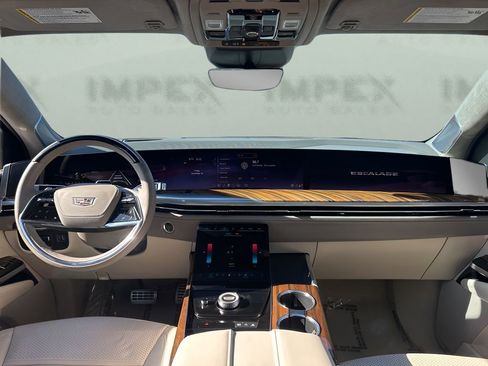 Used 2025 Cadillac Escalade ESV Sport Platinum w/ LPO, ONYX Package image 17