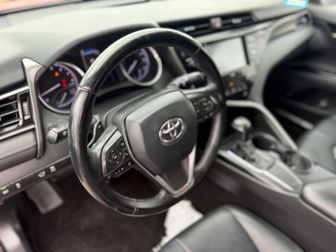 Used 2020 Toyota Camry SE w/ Convenience Package FWD image 10