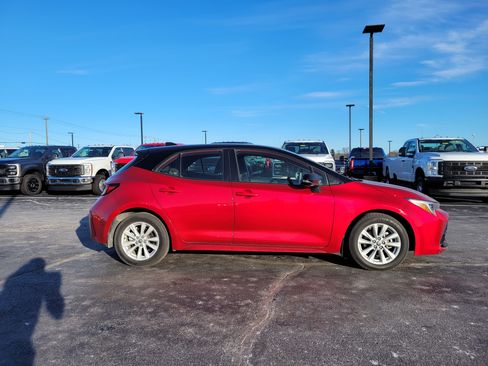 Used 2024 Toyota Corolla SE image 2