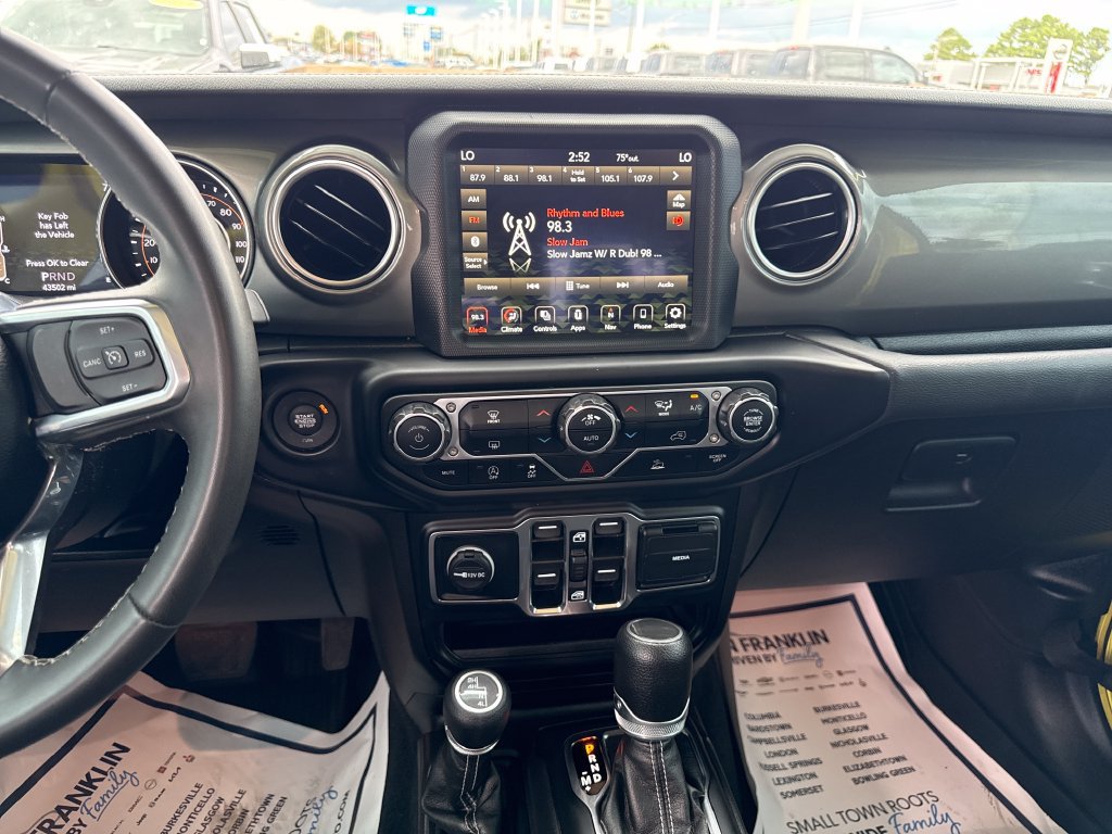 Used 2023 Jeep Gladiator Overland AWD/4WD image 18