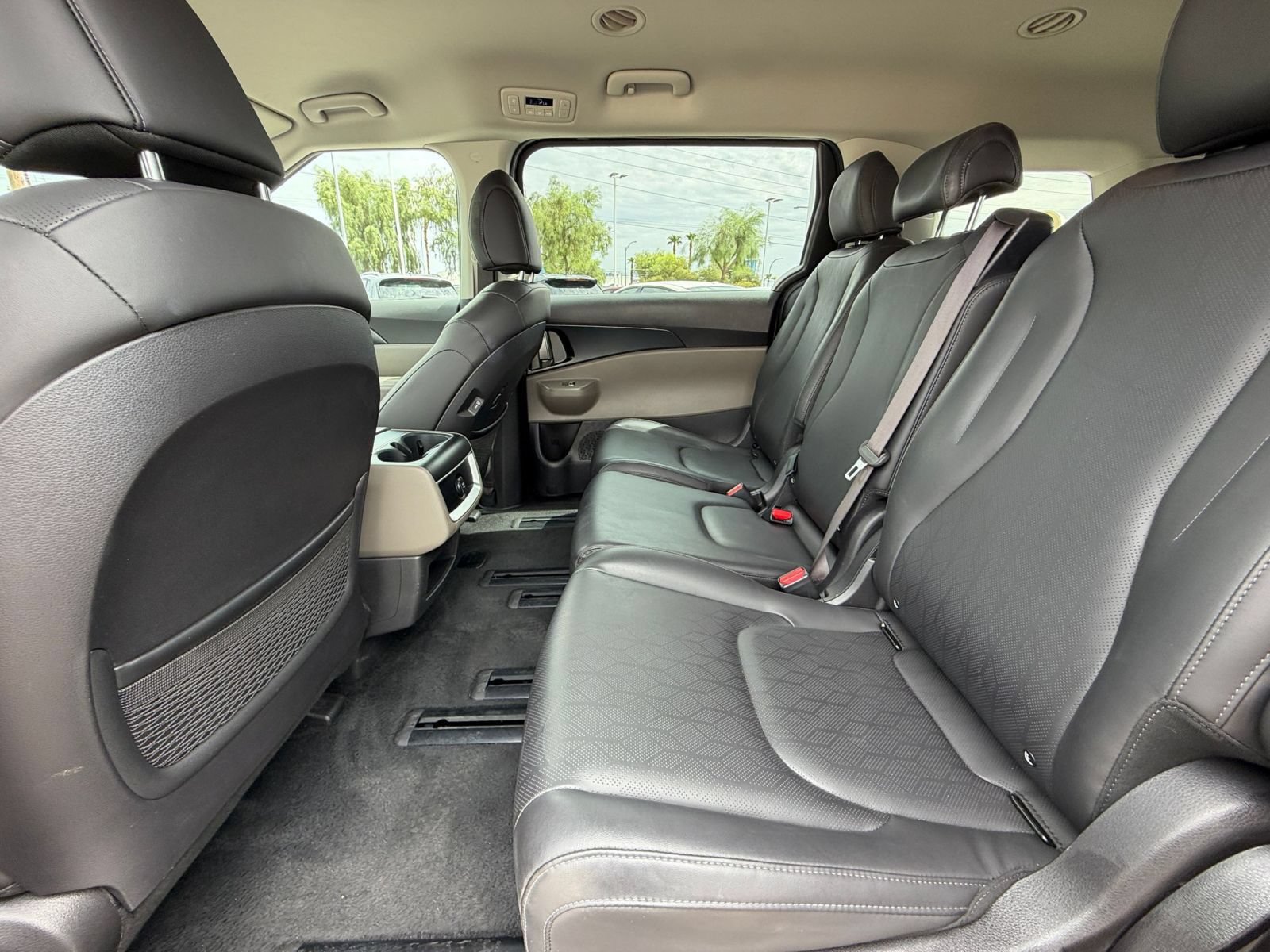 Used 2026 Kia Carnival FWD image 26