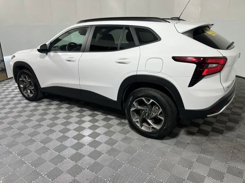 Used 2024 Chevrolet Trax LT FWD image 6