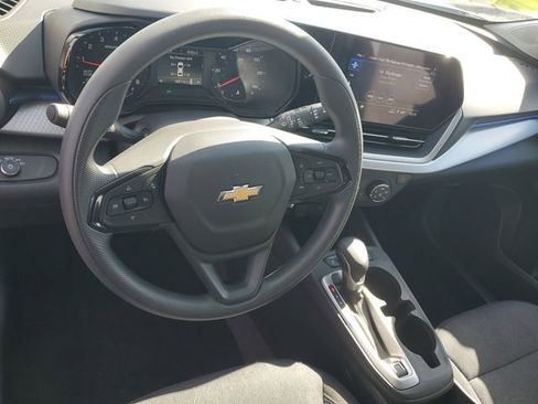 Certified 2024 Chevrolet Trax LS w/ LS Convenience Package FWD image 16