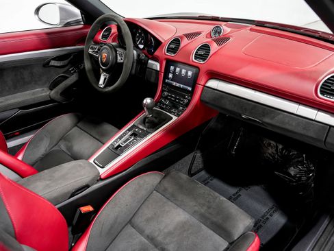 Used 2022 Porsche 718 Boxster Spyder RWD image 27