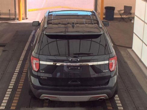 Used 2017 Ford Explorer XLT w/ Equipment Group 202A image 6