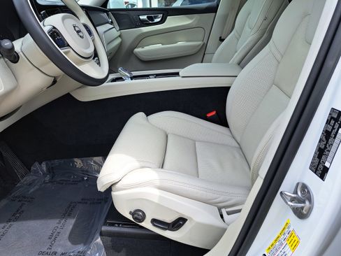 Used 2022 Volvo XC60 B5 Inscription w/ Climate Package image 22