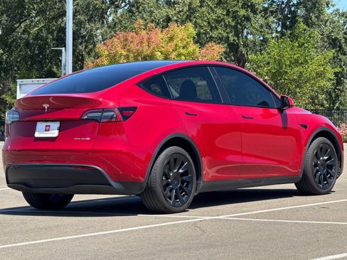 Used 2023 Tesla Model Y Long Range AWD/4WD image 4