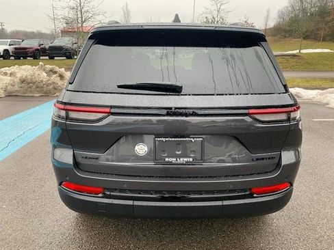 New 2025 Jeep Grand Cherokee Altitude AWD/4WD image 4