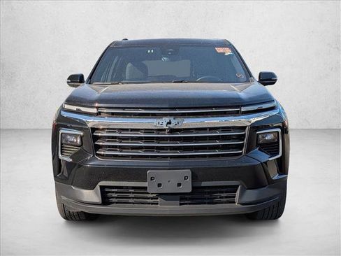 Used 2024 Chevrolet Traverse LT FWD image 2