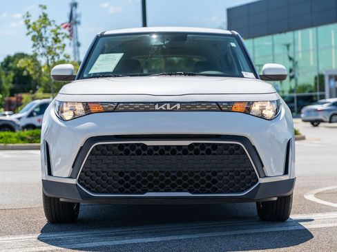 Used 2025 Kia Soul LX w/ LX Technology Package FWD image 2