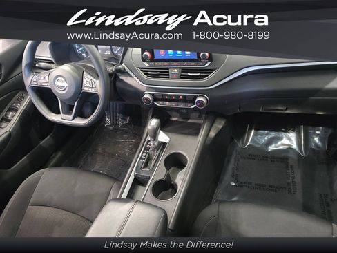 Used 2024 Nissan Altima 2.5 S FWD image 10