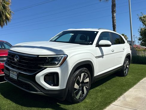 Certified 2024 Volkswagen Atlas Cross Sport SE AWD/4WD image 8