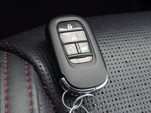 Certified 2025 Honda Pilot Black Edition image 38