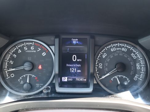 Used 2022 Toyota Tacoma TRD Sport AWD/4WD image 13