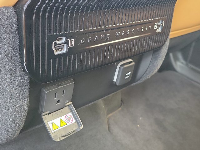 Used 2023 Jeep Grand Wagoneer Series III AWD/4WD image 25