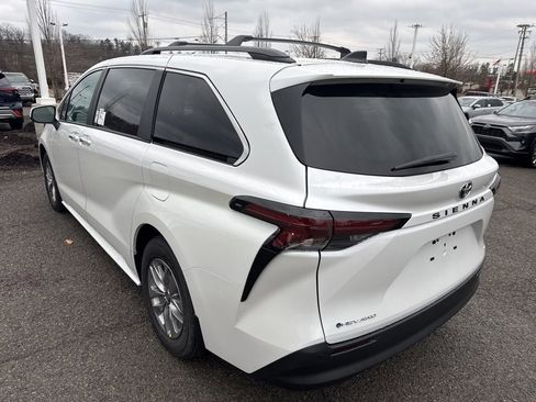 New 2026 Toyota Sienna XLE image 26
