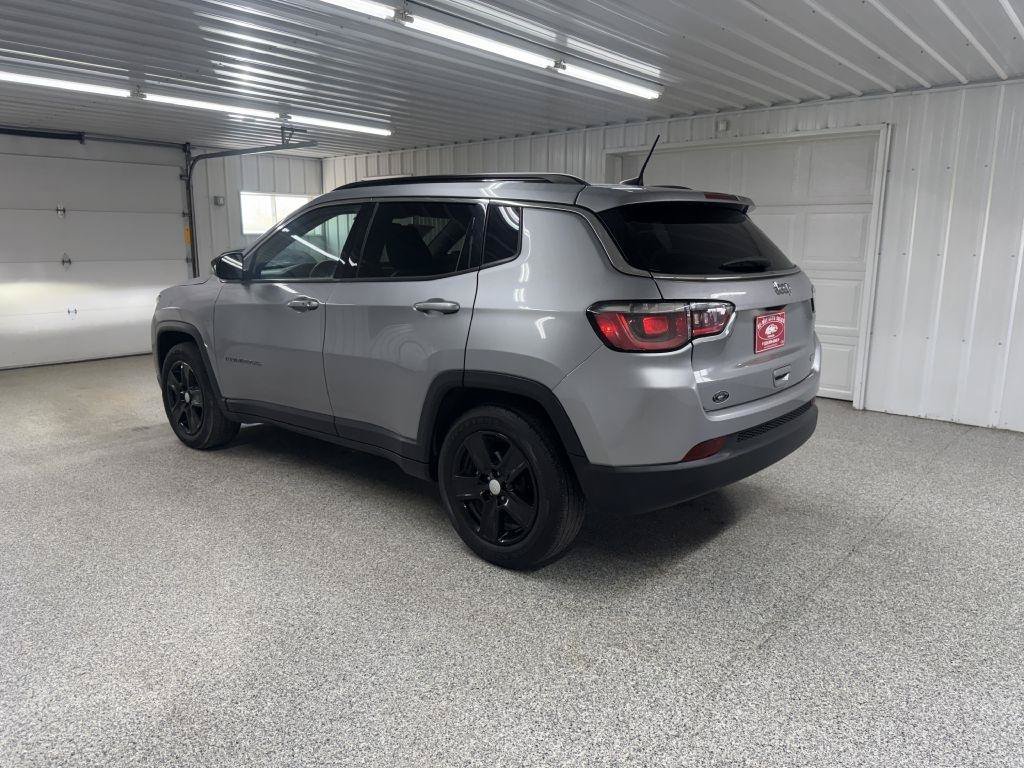 Used 2022 Jeep Compass Latitude FWD image 4