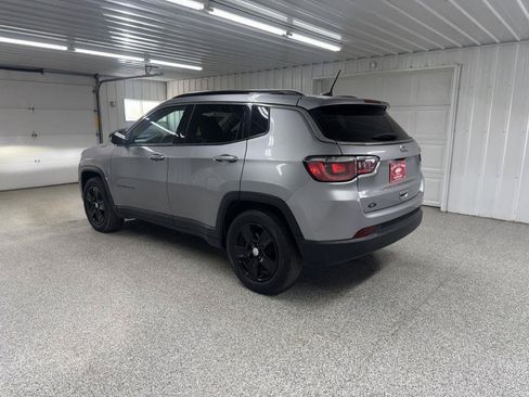 Used 2022 Jeep Compass Latitude FWD image 4