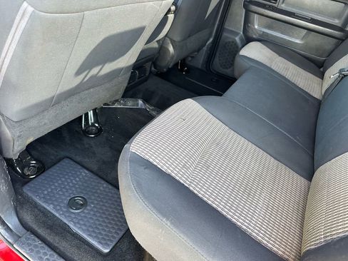 Used 2012 RAM 2500 ST w/ Chrome Appearance Group image 32