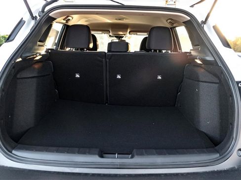 New 2025 Nissan Kicks SV image 7