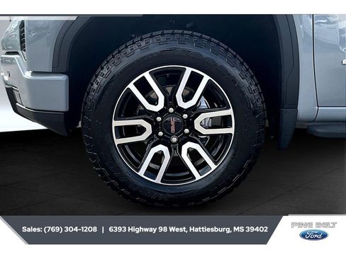 Used 2024 GMC Sierra 1500 AT4 w/ Technology Package image 7