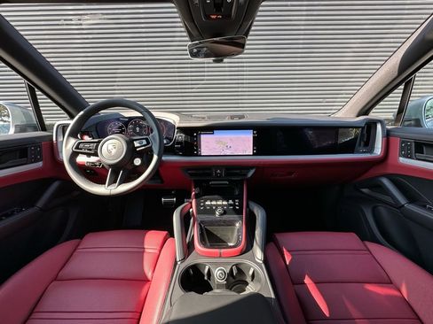Used 2026 Porsche Cayenne S image 6