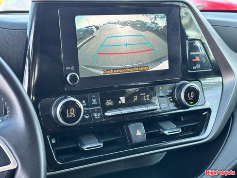 Certified 2025 Toyota Highlander LE FWD image 29