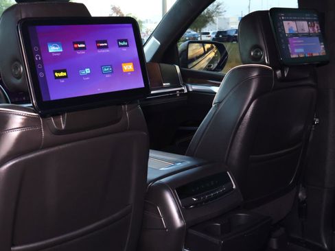 Used 2025 Cadillac Escalade ESV Sport Platinum image 19