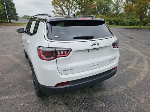 Used 2025 Jeep Compass Limited AWD/4WD image 3